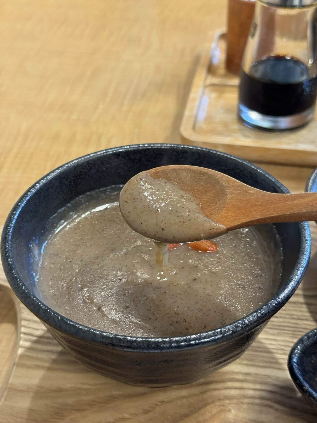 美味しそうに見えないけど、ご馳走ですね🐧