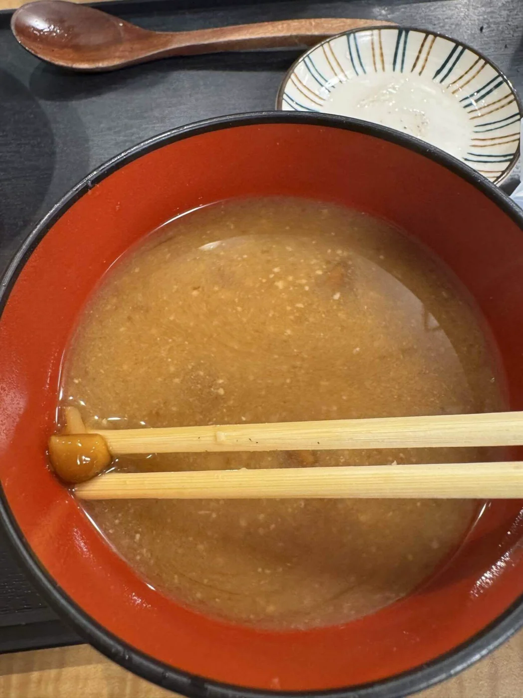 味噌汁に具が入ってて感動する笑