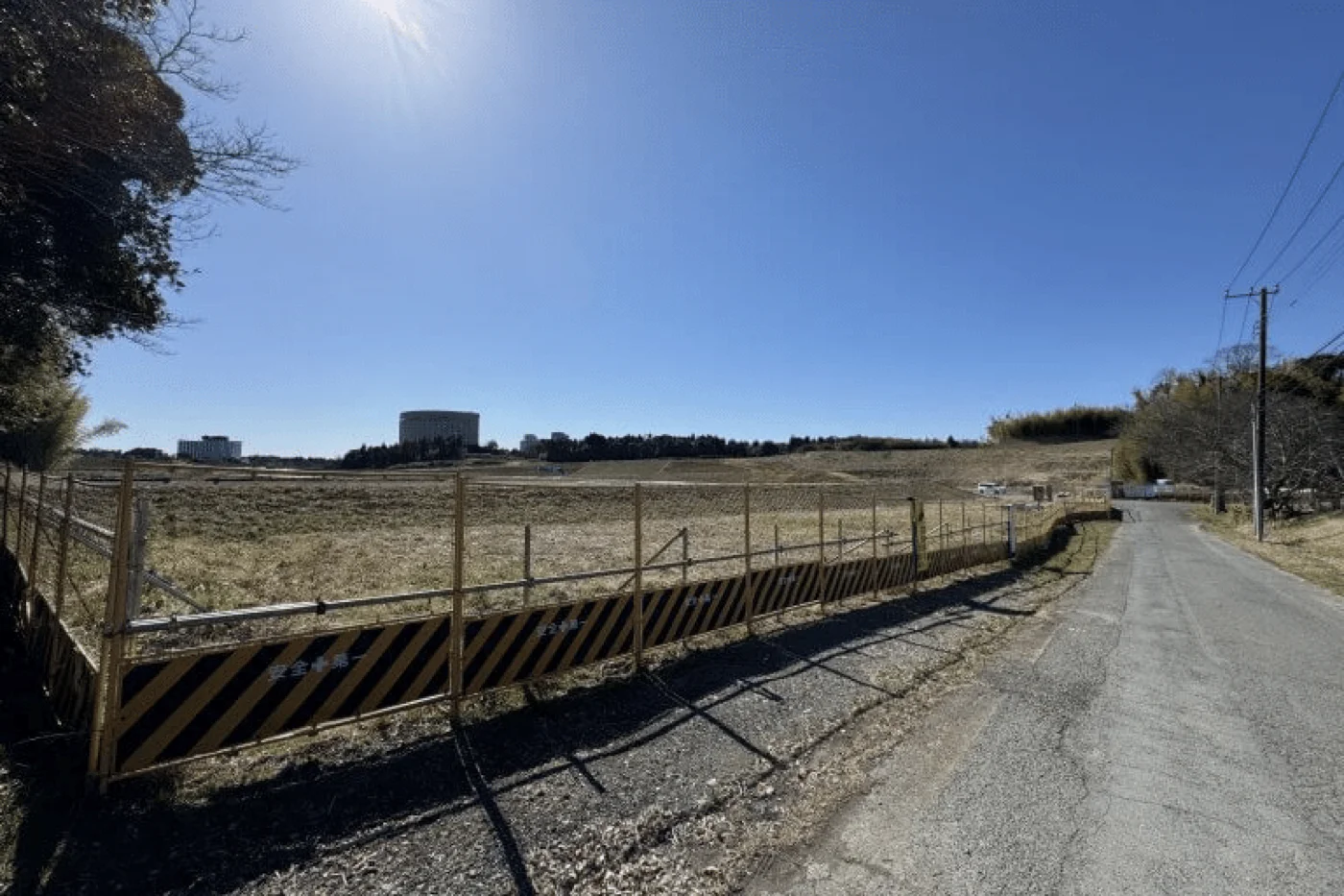 成田プロジェクトの更地。2021年完成予定が2025年でも完成せず。